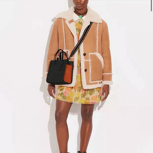 CD750 - Coach Field Tote 22 with Horse and Carriage - Picture 12 of 12